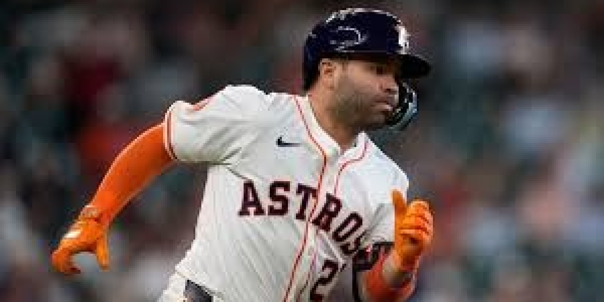 Collection Preview 4 of 52: Astros Invade Emerald Metropolis